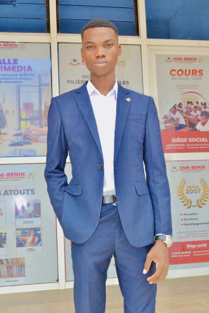 Réceptionniste  ou Agent d’accueil  ou Conseiller clientèle * ou Agent de voyage * ou Assistant administratif